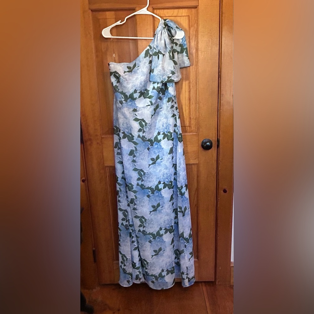 Sachin & Babi Chelsea Gown Glacial Peonies Size 10